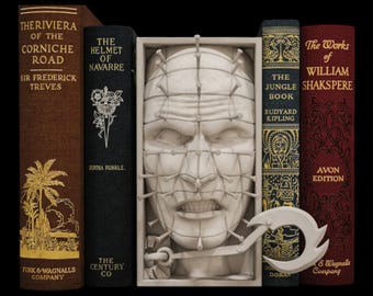 Hellraiser Pinhead-Inspired 3D-Printed Book Nook