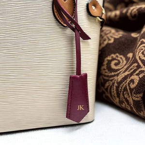 Schicke Monogramm Leder Geldbörse Charme, benutzerdefinierte Goldfolie Hang Tag, Burgunder Quaste Taschenzubehör, nobles Geschenk für Sie