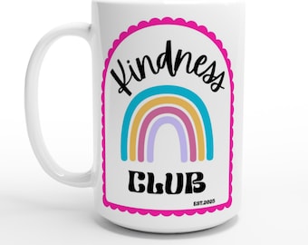 Kindness Club - Tazza in ceramica da 440 ml (15 oz) nei colori rosa, blu e bianco.
