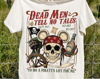 PNG di un teschio pirata vintage, design per maglietta "Dead Men Tell No Tales", sublimazione per Halloween a tema pirata, download di scheletro nautico