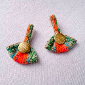 Recycled Sweater Ohrringe: Handgemachte Baumwolle & Vintage Knopf