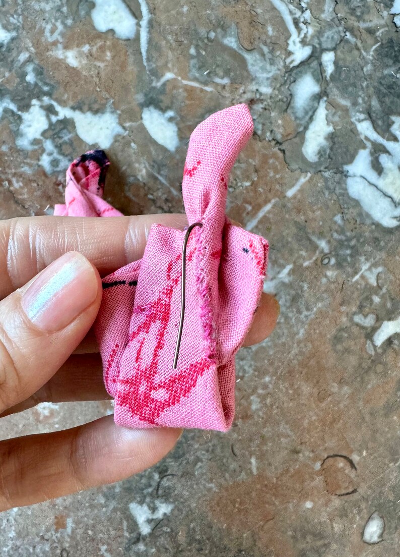 Boucles d'oreilles en tissu recyclé rose à imprimé image 4