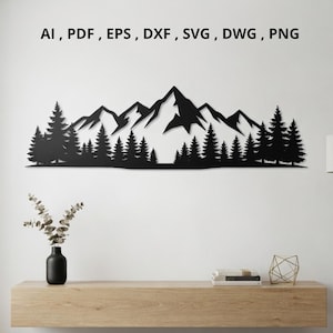 Puede incluir: Una pieza de arte mural de metal negro que presenta la silueta de una cordillera y un denso bosque de pinos. El texto AI, PDF, EPS, DXF, SVG, DWG, PNG se muestra sobre el diseño de montaña en una fuente sans-serif negra simple.