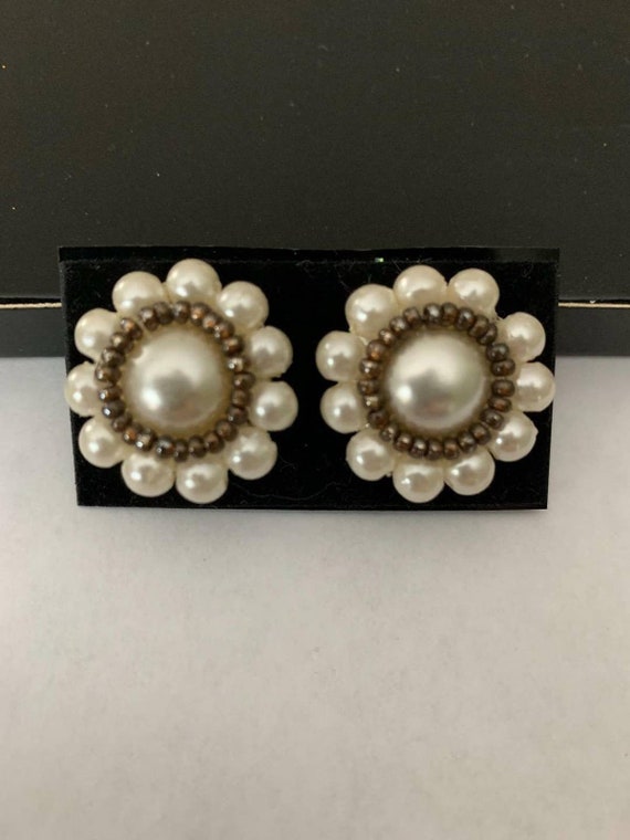 VINTAGE Silver tone Metal Clip Faux Pearl Earrings