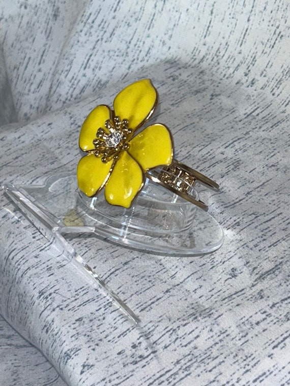 Vintage Gold Tone 5 Petal Yellow Flower Bracelet