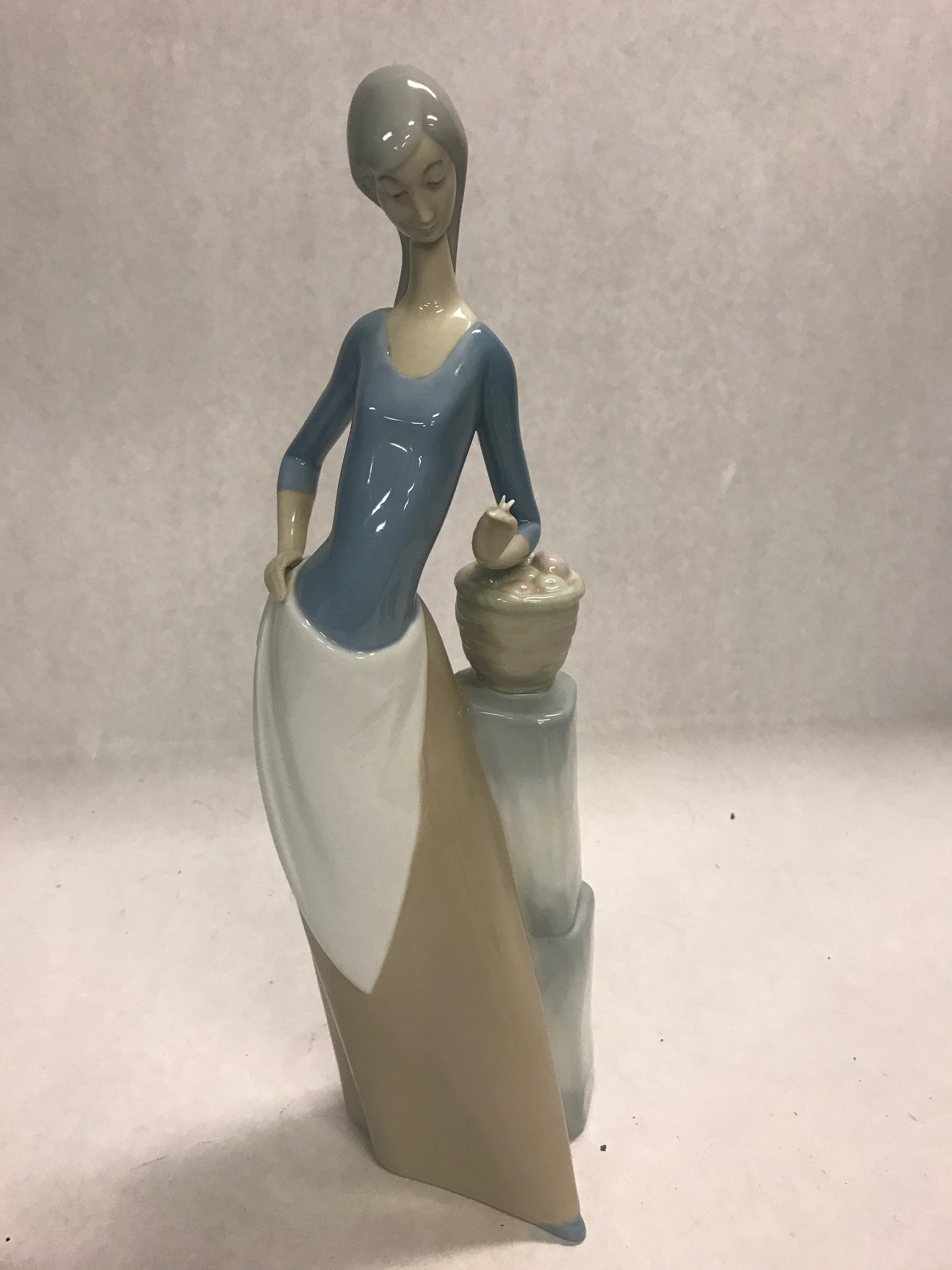 Vintage LLADRO Del Manzano Lady avec Butterfly Figurine Nao Etsy