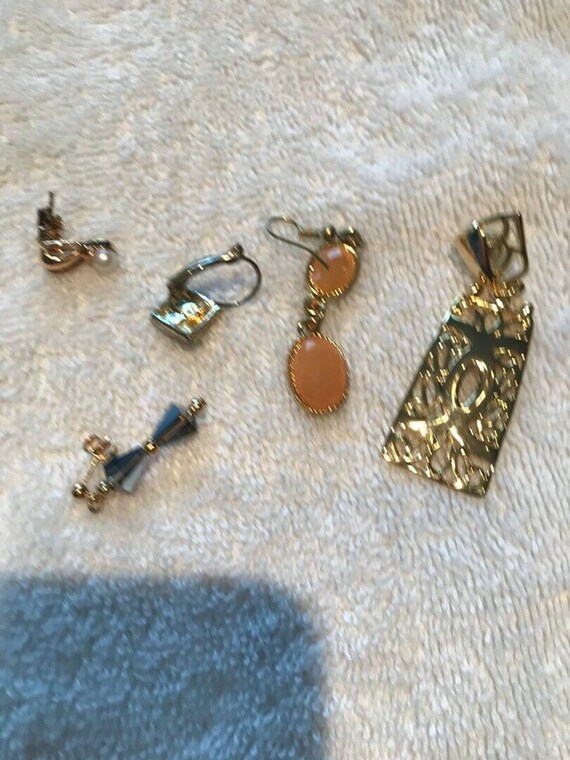 Lot misc costume jewelry pierced earrings pendant… - image 3