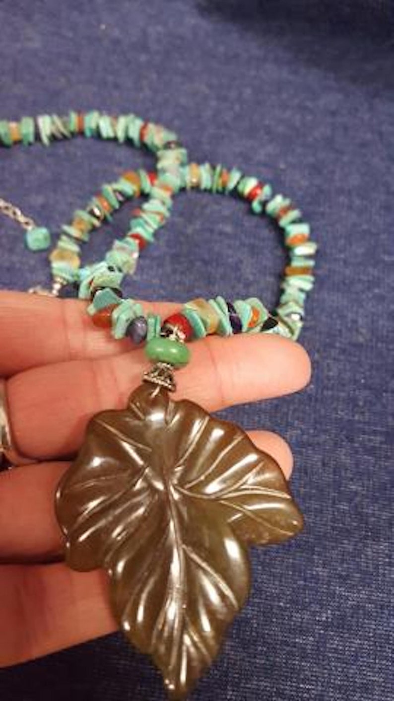 Necklace HEISHI Vintage Large Stone Leaf Pendant Multi Chip Stone Chain Turquoise Coral Amethyst Quartz