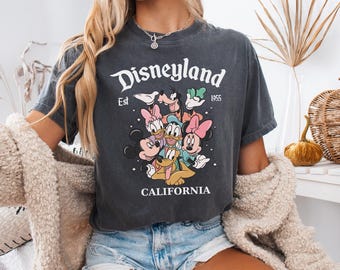 Comfort Colors® Mickey and Friends Disney Trip Family-shirt, retro Disneyland California-shirt, Disney Family Vacation-T-shirt, Disneyland-shirt