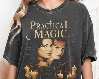 T-Shirt mit dem Filmposter „Zauberhafte Schwestern“ – Hexen, Kerzen & Vintage-Design