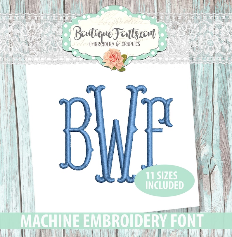 Op de afbeelding: Een machineborduurlettertype met de letters BWF in lichtblauw. Het ontwerp heeft decoratieve schreven en wordt weergegeven op een witte achtergrond. De afbeelding bevat ook de tekst "11 MATEN INBEGREPEN" en "MACHINE EMBROIDERY FONT".