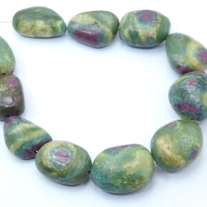 Cuentas de rubí fucsita natural pulidas / Piedra preciosa lisa pulida de 13-20 mm / Cristal curativo para la fabricación de joyas / Hilo de cuentas de 20 cm