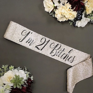 Ceinture d'anniversaire scintillante - J'ai 21 chiennes - Ceinture d'anniversaire - 21e anniversaire - Ceinture scintillante - Or rose pailleté - Ceinture or rose - Champagne
