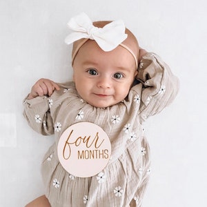 Round Wooden Monthly Milestone for Baby Photos - Baby by the Month Photo Props - Baby Milestone Cards - baby milestone discs