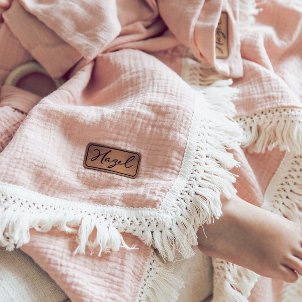 Manta de bebé estilo boho con flecos, parche de cuero personalizado, manta ligera, mordedor para bebé.