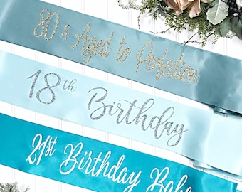 Faja de cumpleaños personalizada de satén