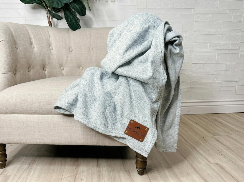 Gepersonaliseerde fleece deken - Plaid met monogram - Deken met naam - Katoenen jubileumdeken - Huwelijksdeken - Gepersonaliseerd cadeau