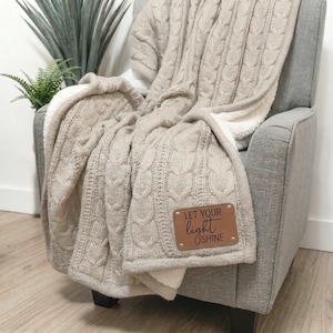 Personalized Cable Knit Sherpa Blanket Gift – Custom Leather Patch Throw, Cozy Gift for Mom, Grandma, Wedding & Housewarming