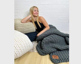 Jumbo Chunky Knit Blanket: Personalized Throw with Engraved Leather Patch