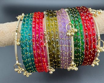 Conjunto de brazaletes de Cachemira. Preciosos 18 brazaletes de cristal con forma de gota de lluvia en 6 colores diferentes con 4 brazaletes Ghunghru.