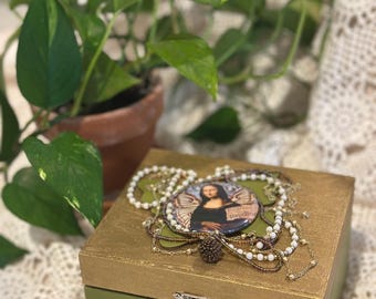 Bejeweled Mona Lisa Butterfly Box with Retro Beaded Necklace Accents