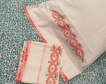 Vintage 1950s Embroidered Pillowcases Set – Pink Floral Crochet Trim. Pristine condition. Never used.