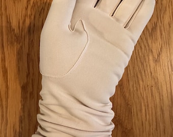 Rucked slouch gloves. Made by Hansen. Matte ivory. 10” long. Vintage 1950. Medium large. No spots. Looks like never worn.Retro wedding wear