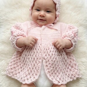 Suéter y gorro de bebé niña tejidos a mano a crochet, de 1955. Talla 0-3 meses. Sin estrenar.