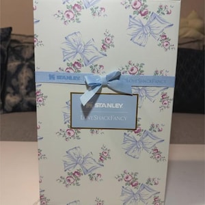 Stanley x LoveShackFancy 40oz Tumbler Rosa Beaux Blue Floral Bow Gift Box Included Limited Edition Gift for Her zdjęcie 5
