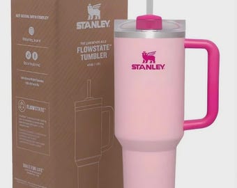 Vaso térmico Stanley Quencher de 40 oz, color rosa flamenco, estilo Barbie, tecnología FlowState (en caja).