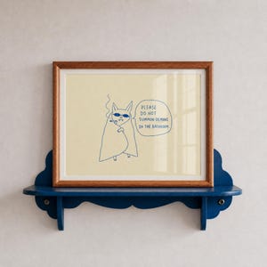 Lustige Fledermaus-Wandkunst fürs Badezimmer, skurrile Hexenillustration, druckbare Badezimmerkunst, Poster im Skizzenstil – DIGITALES PRODUKT (Druckbare Kunst)