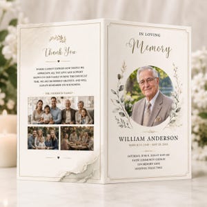Puede incluir: Un programa funerario plegado con fondo crema y detalles dorados. La parte frontal muestra un retrato circular de William Anderson, fechas y detalles del servicio. El interior incluye un mensaje de agradecimiento y fotos familiares.