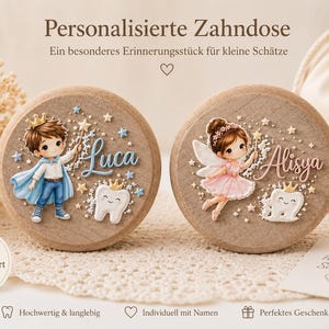 Könnte beinhalten: Zwei runde Zahndosen aus Holz mit Illustrationen eines Jungen mit blauem Umhang und eines Mädchens mit Feenflügeln. Die Dosen sind mit den Namen Luca und Alisya in Schreibschrift sowie einer lächelnden Zahnfigur und Sternen personalisiert.