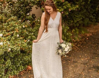 Sleeveless Ivory Lace Wedding Gown #1150