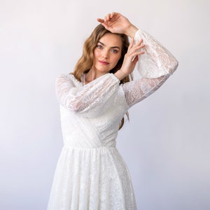 Ivoorkleurige kanten boho-trouwjurk: T-lengte zigeunerrok, overslaghals