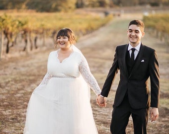 Curvy Ivory Wedding Dress #1125