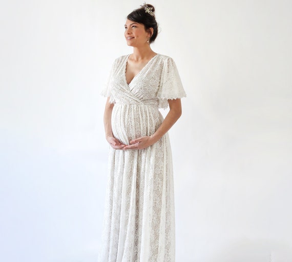 Ivory Lace Maternity Wedding Dress: Bohemian Pearl Gown with Pockets