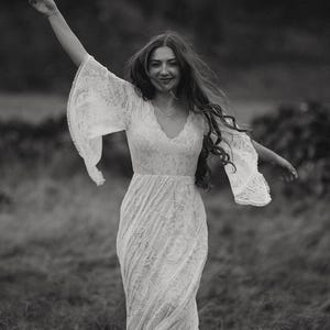 Vintage Style Ivory Lace Wedding Dress: Open Back Angel Sleeves