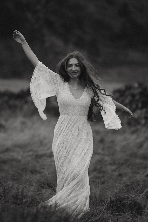 vintage ivory lace dress Vintage Ivory Lace V Neck Mermaid Boho Wedding Dress