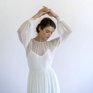 Vestido de novia de gasa estilo bohemio con mangas de obispo transparentes y falda suelta en forma de A, vestido de novia minimalista para una elegancia sin esfuerzo n.º 1514