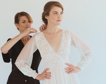 Vestido de novia de encaje bohemio: Vestido de novia de manga larga con forro ruborizado