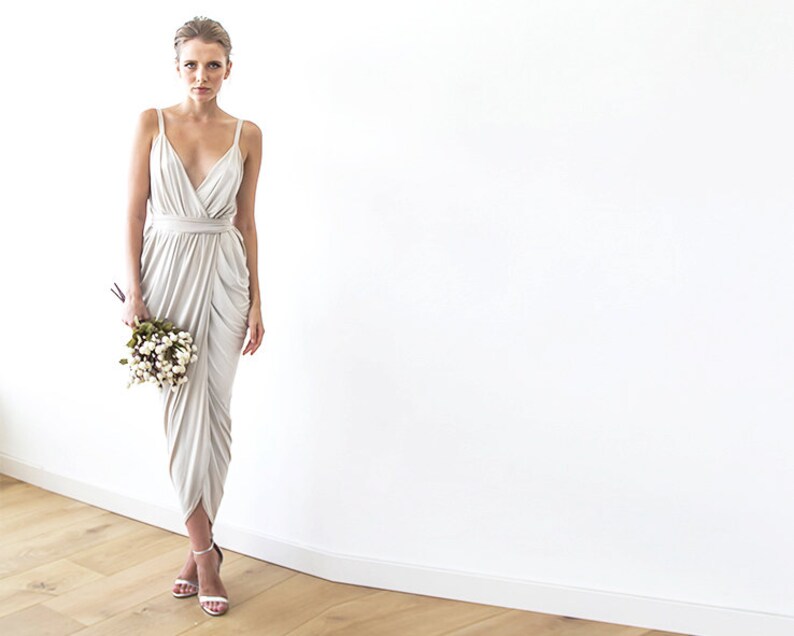Платье минимализм. Платье минимализм. Платье в минималистичном стиле. Платья в стиле минимализм 2023. Минималистичное свадебное платье 2023.