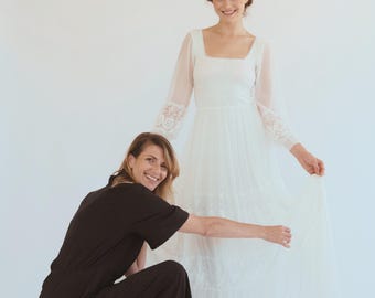 Vestido de novia bohemio con escote cuadrado / Vestido de novia de encaje de inspiración vintage con mangas globo n.º 1497