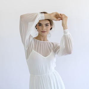 Vestido de novia de gasa estilo bohemio con mangas de obispo transparentes y falda suelta en forma de A, vestido de novia minimalista para una elegancia sin esfuerzo n.º 1514