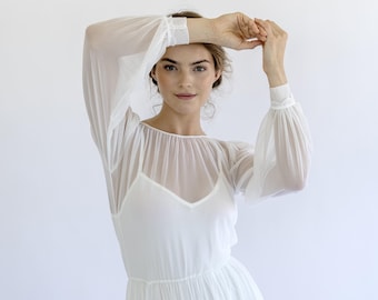 Vestido de novia bohemio de gasa color marfil con mangas de obispo y falda acampanada n.° 1514