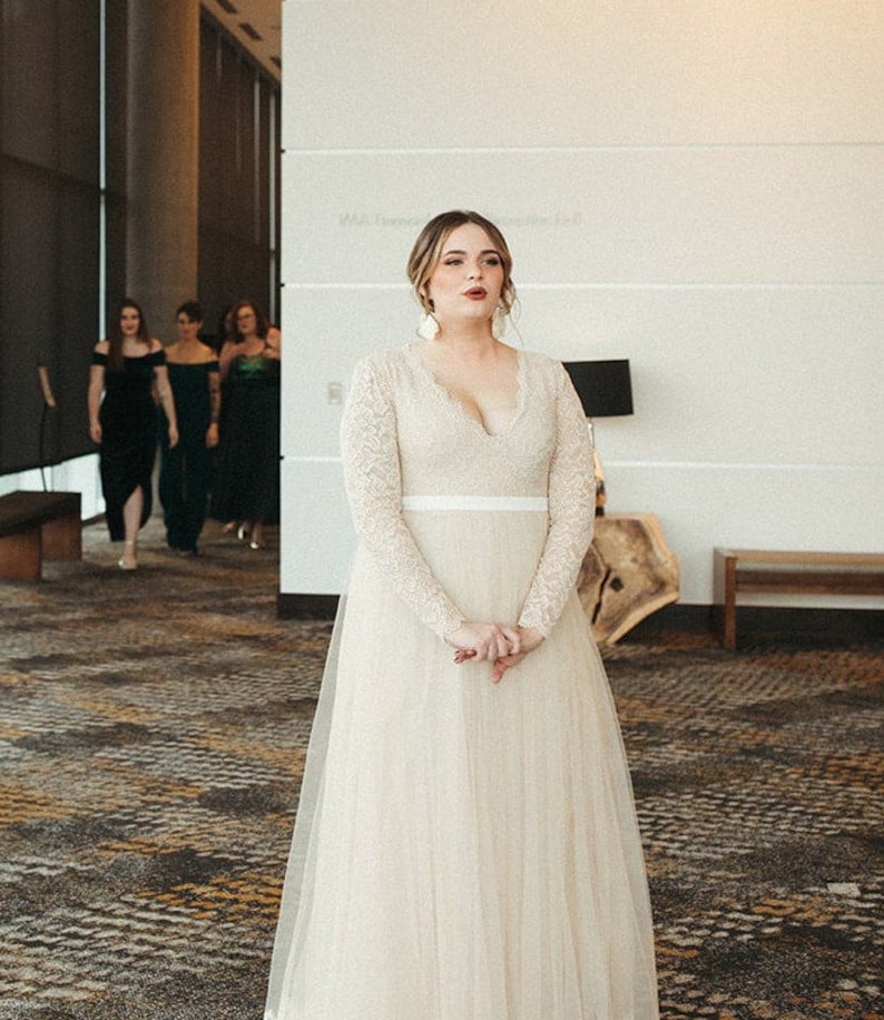 Kurve & Plus Größe Champagner Spitze lange Ärmel Brautkleid image 0