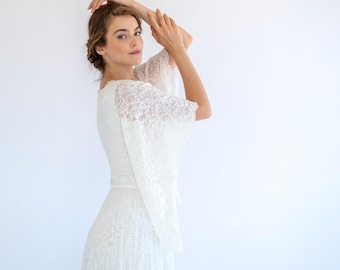 Vestido de novia de encaje bohemio: mangas de ángel, abertura alta, estilo vintage