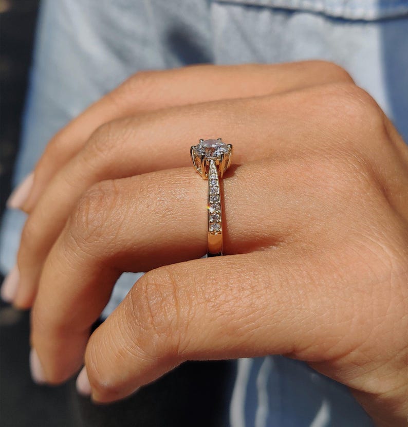 High Setting Rings Round 1.00 Carat Lab Grown Round Cut Diamond Engagement Ring With Tapered ...