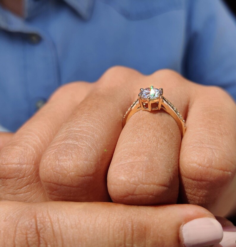 High Setting Rings Round 1.00 Carat Lab Grown Round Cut Diamond Engagement Ring With Tapered ...