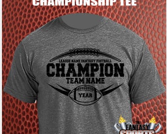 Camiseta de campeón de Fantasy Football personalizada con el nombre de la liga y el equipo para leyendas de Fantasy Football, ganadores de la liga y comisionados.
